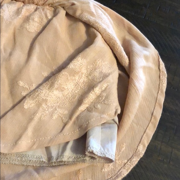 Kendall and Kylie Woman’s Shorts - Picture 4 of 5